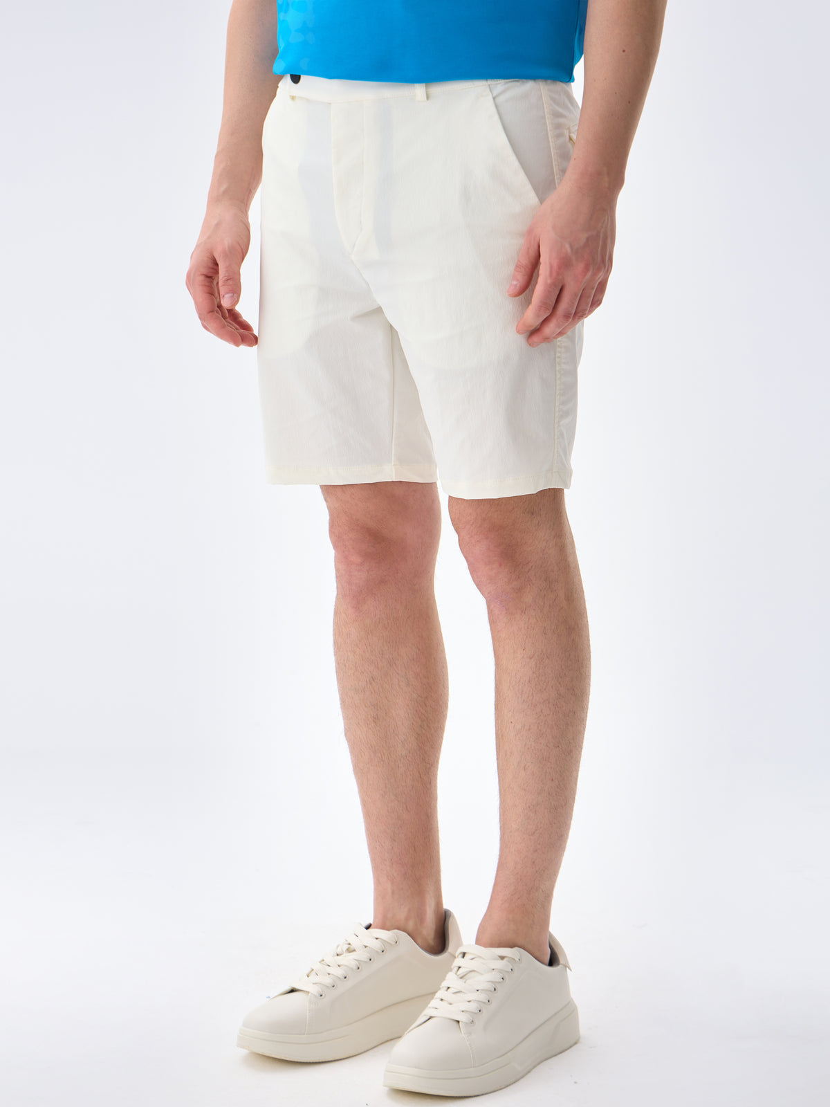 #renk_subtle white