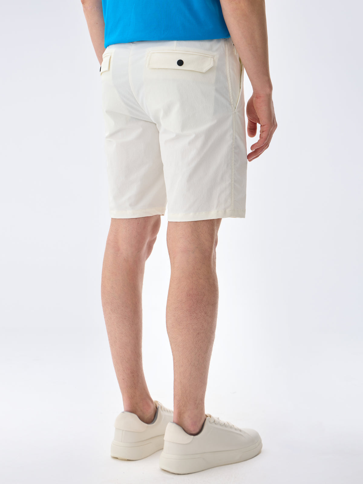 #renk_subtle white