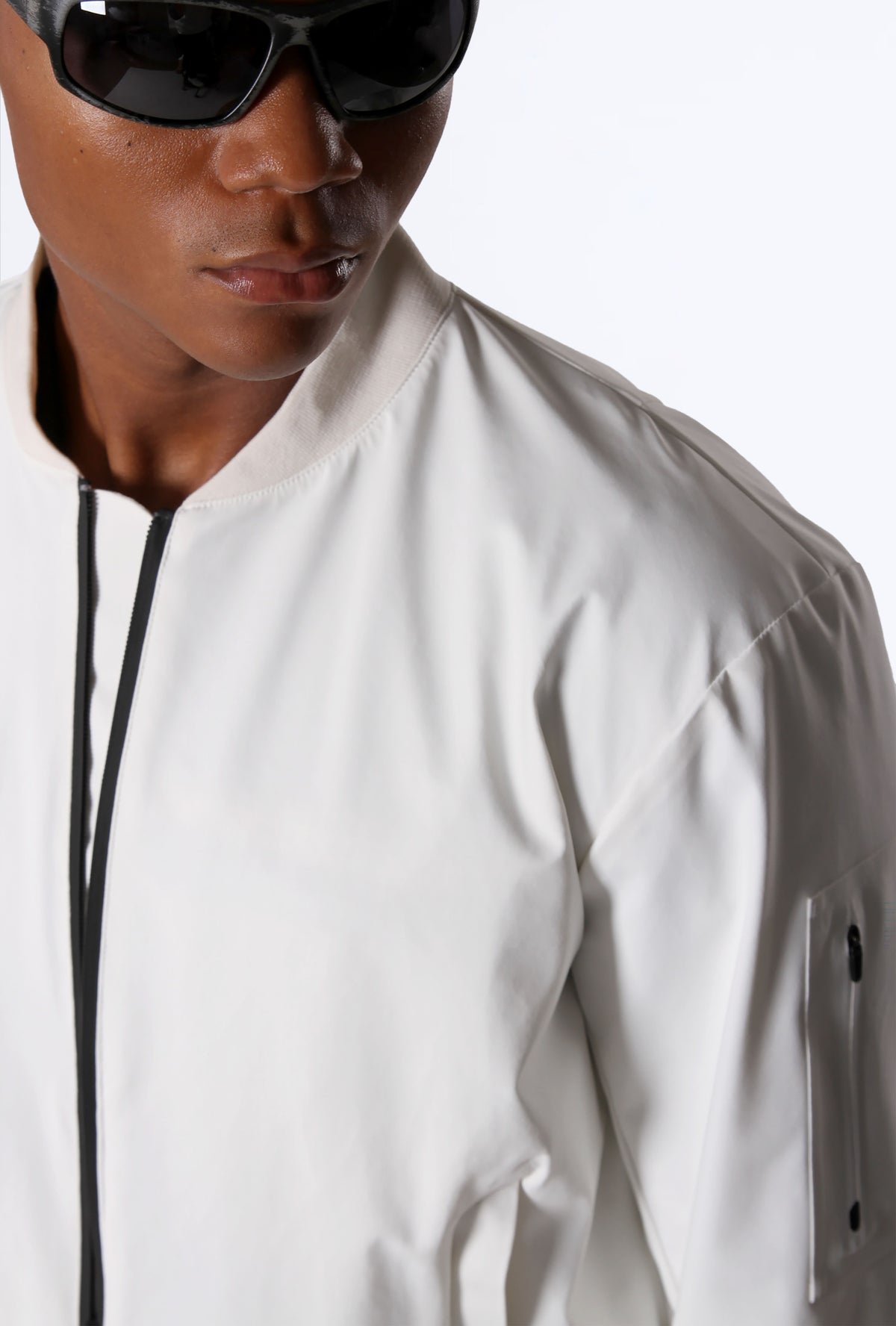 #renk_subtle white