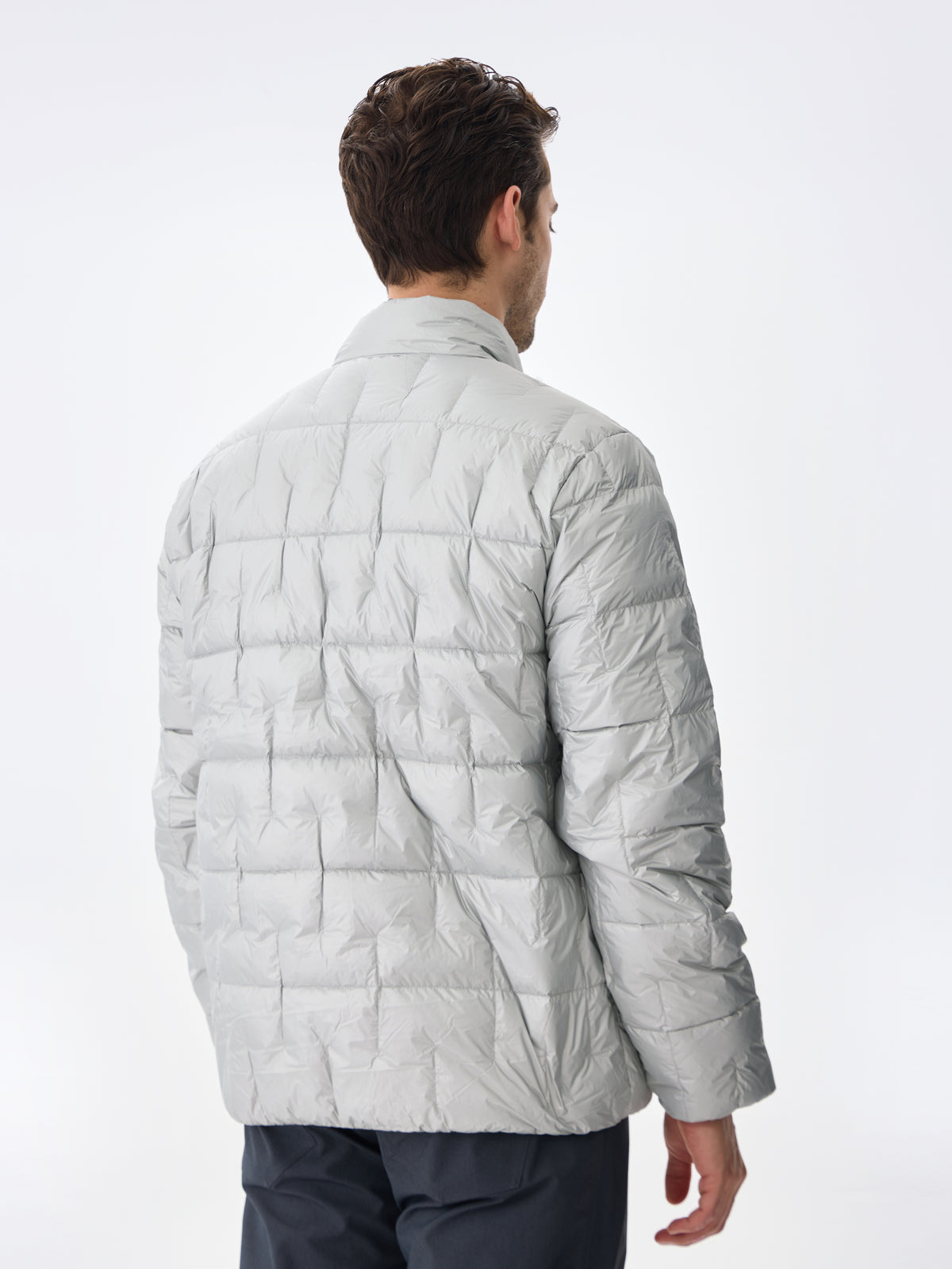 #renk_subtle white