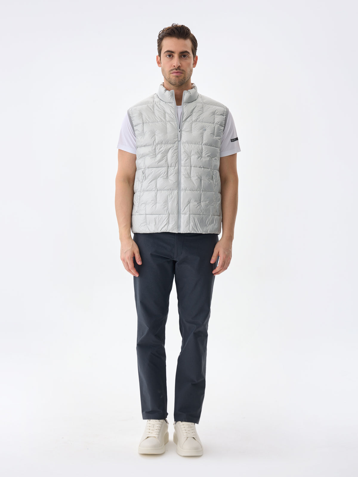 #renk_subtle white