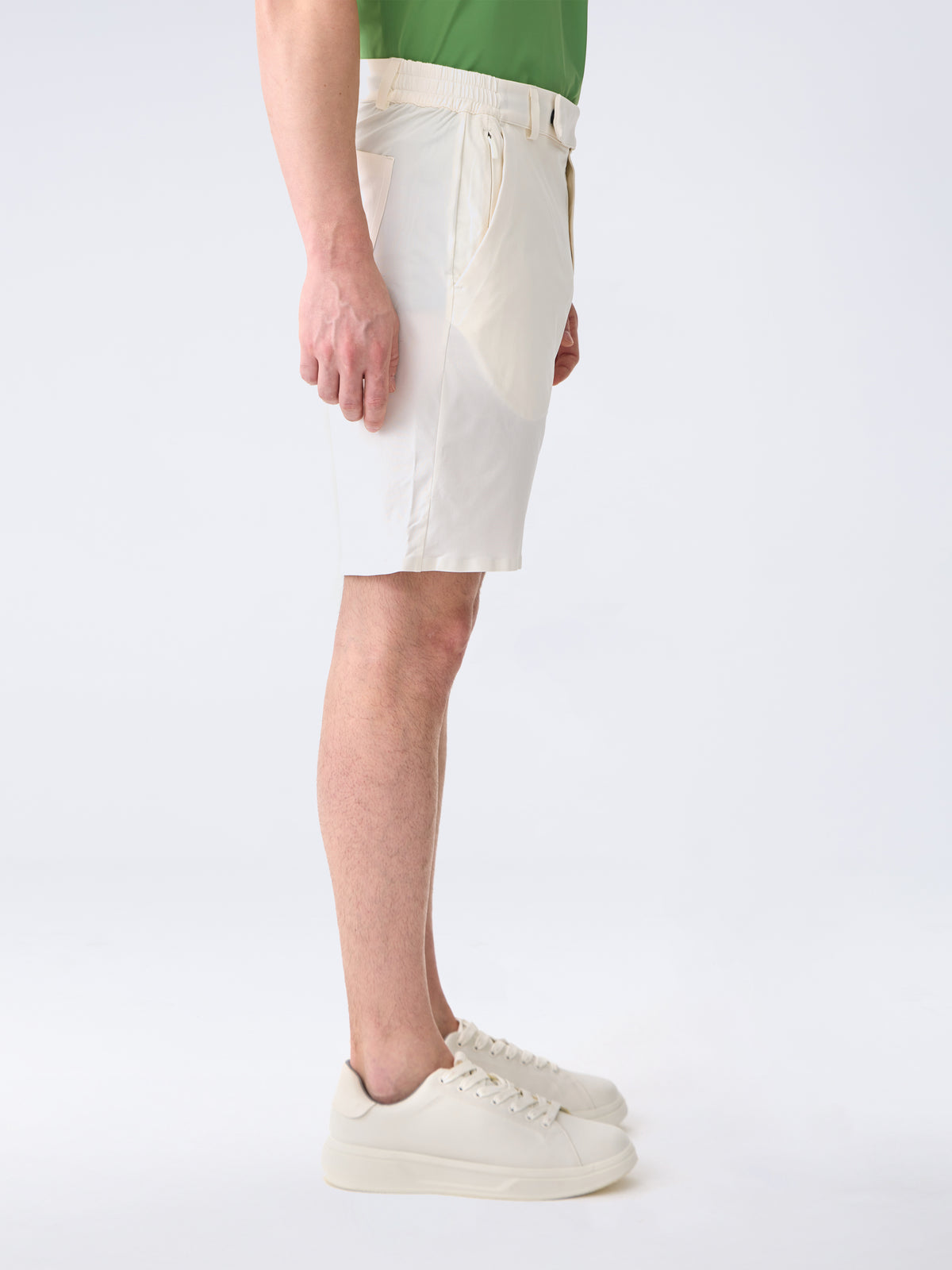 #renk_subtle white