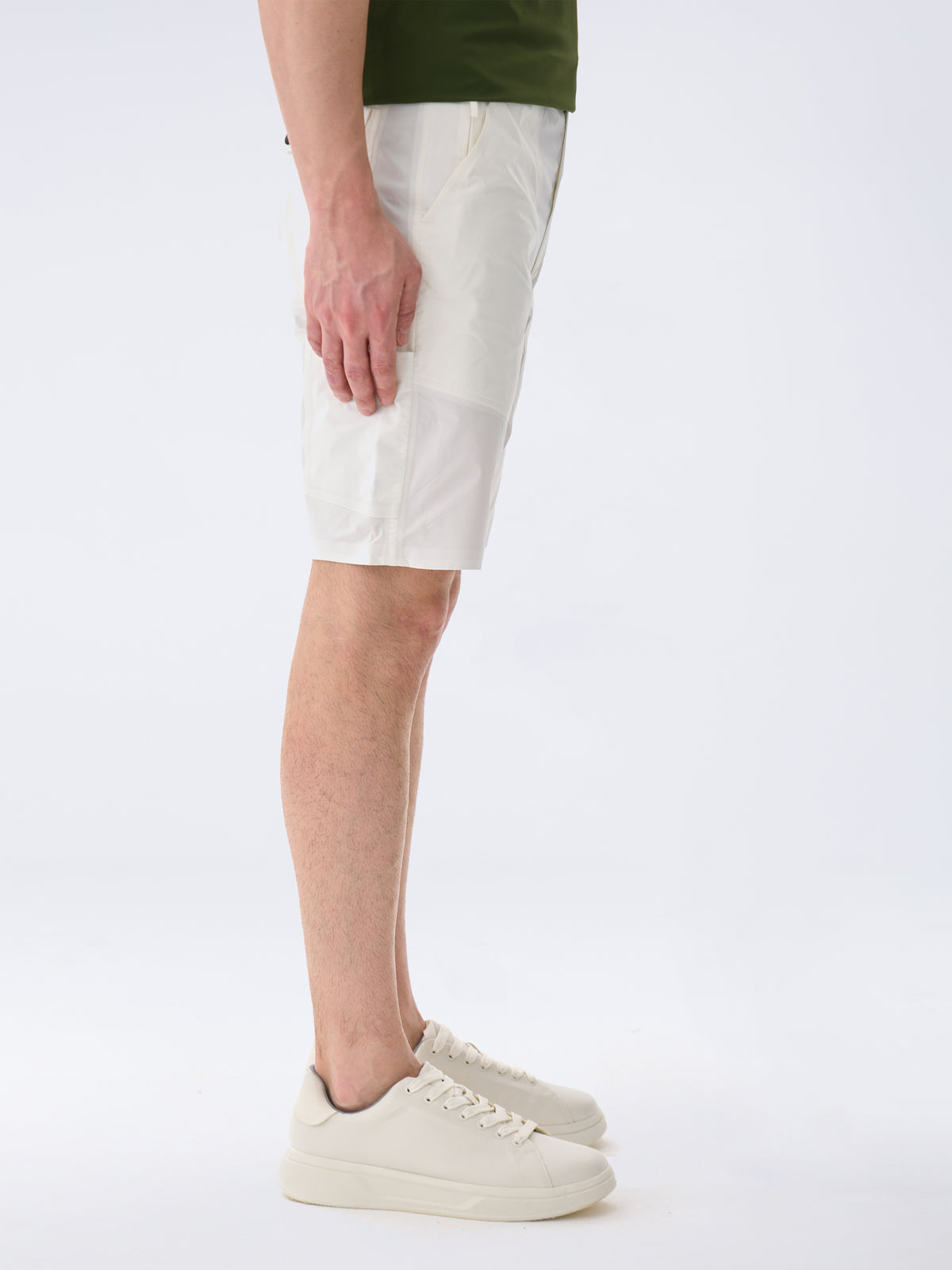 #renk_subtle white