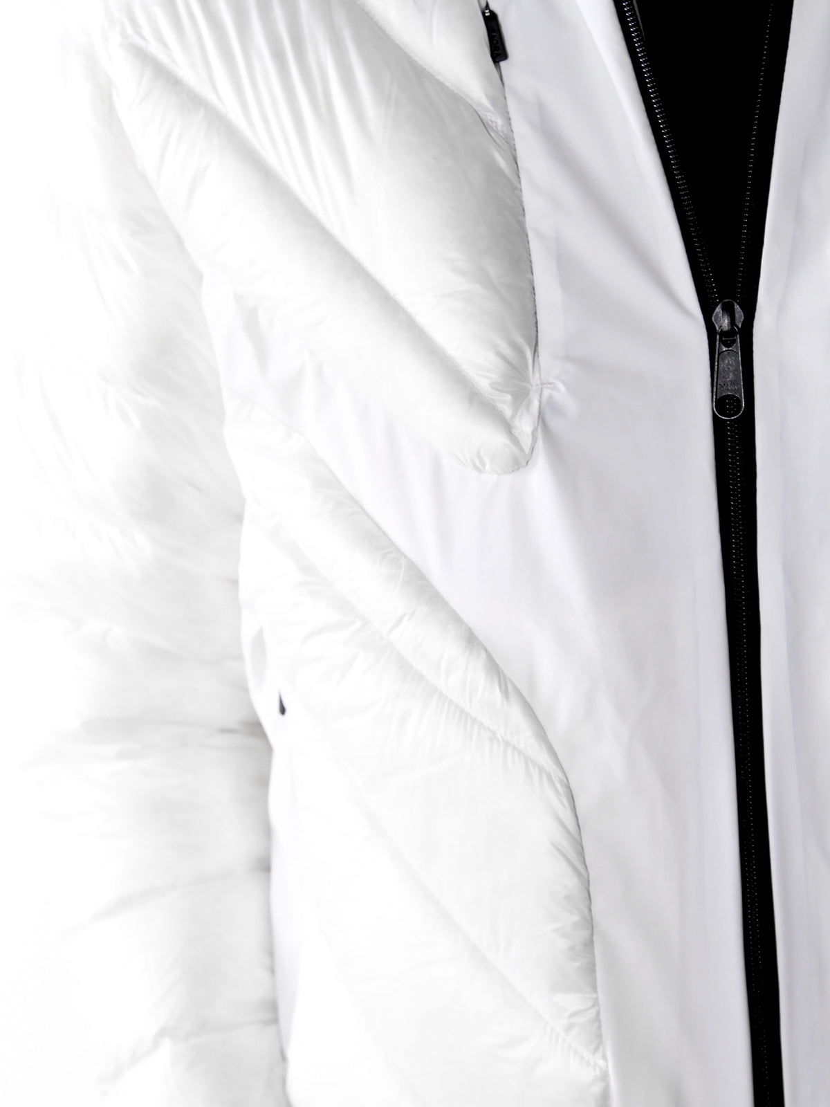 #renk_subtle white