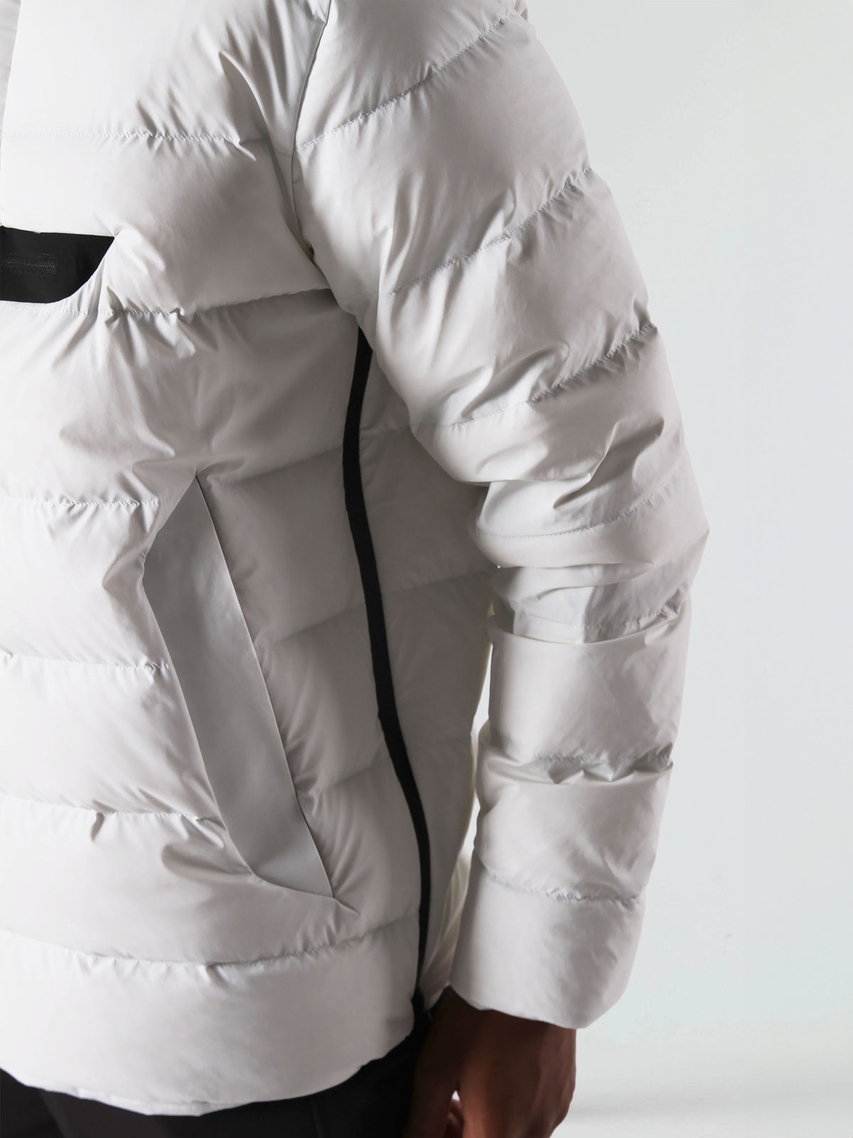 #renk_subtle white