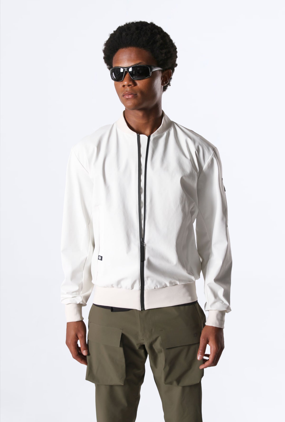 #renk_subtle white