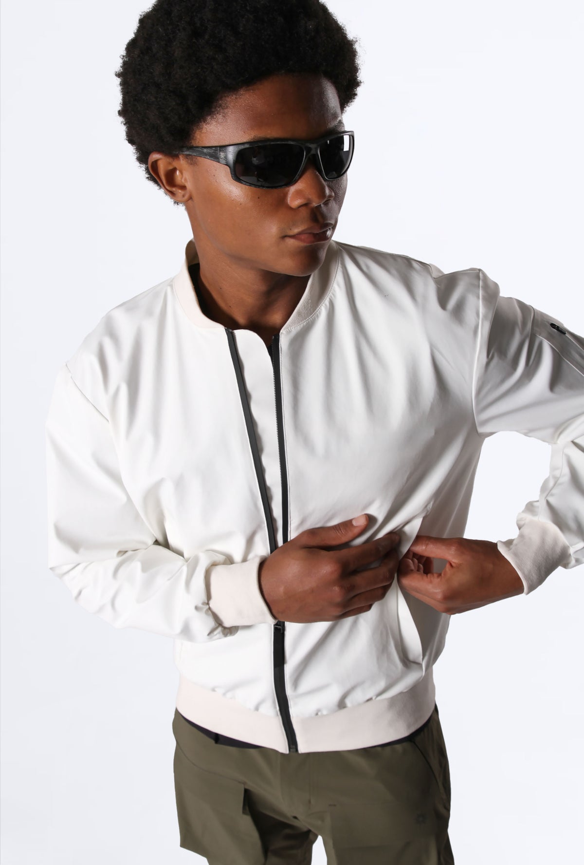 #renk_subtle white