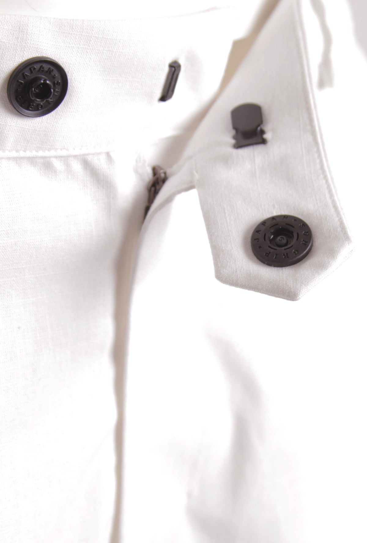 #renk_subtle white