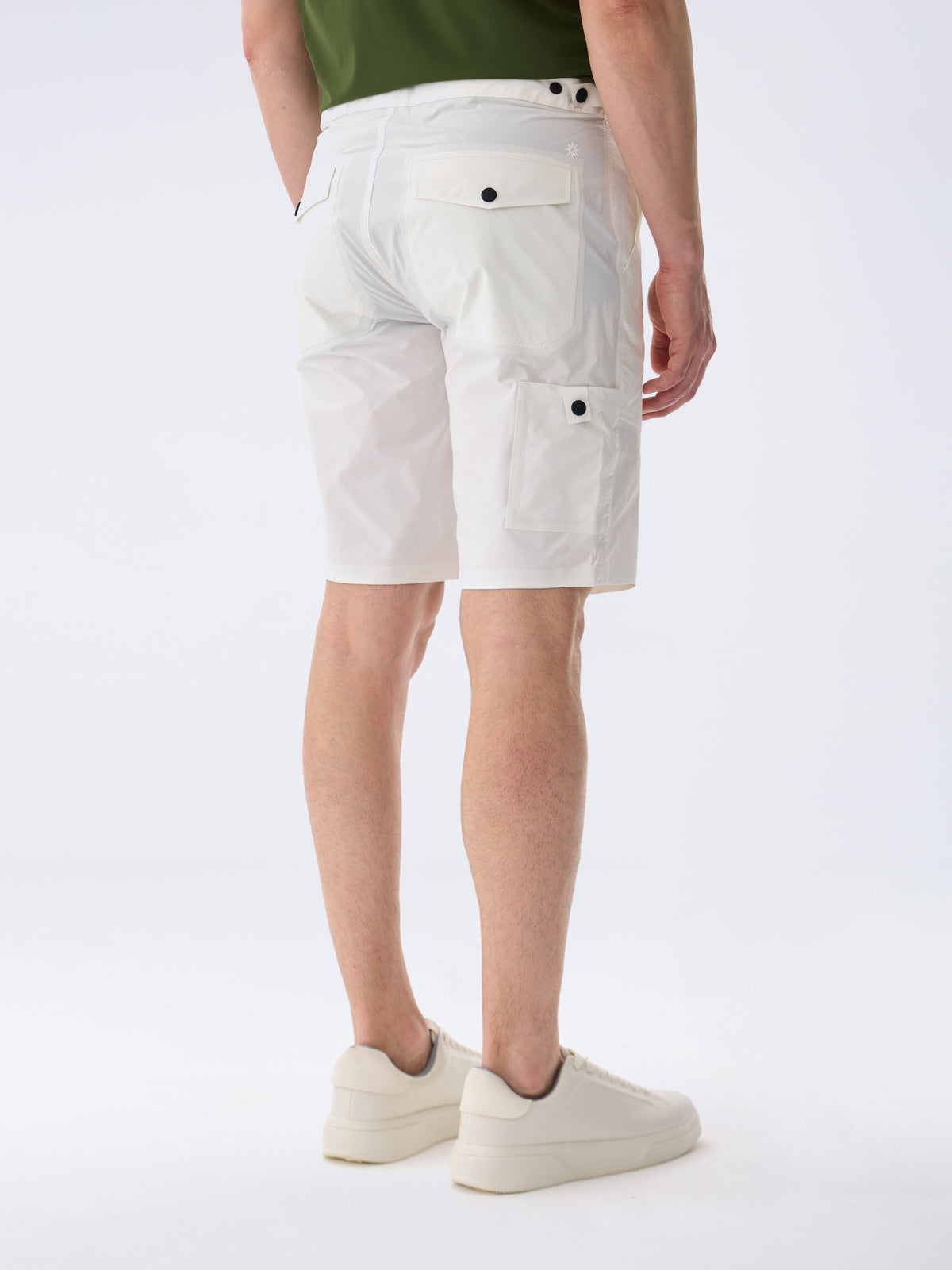 #renk_subtle white