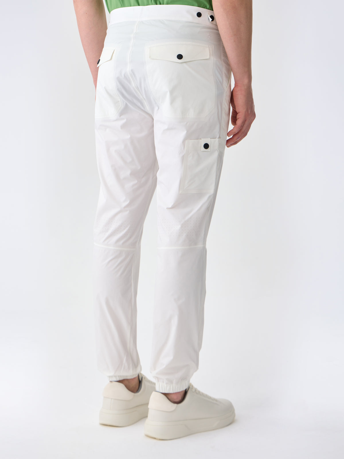 #renk_subtle white