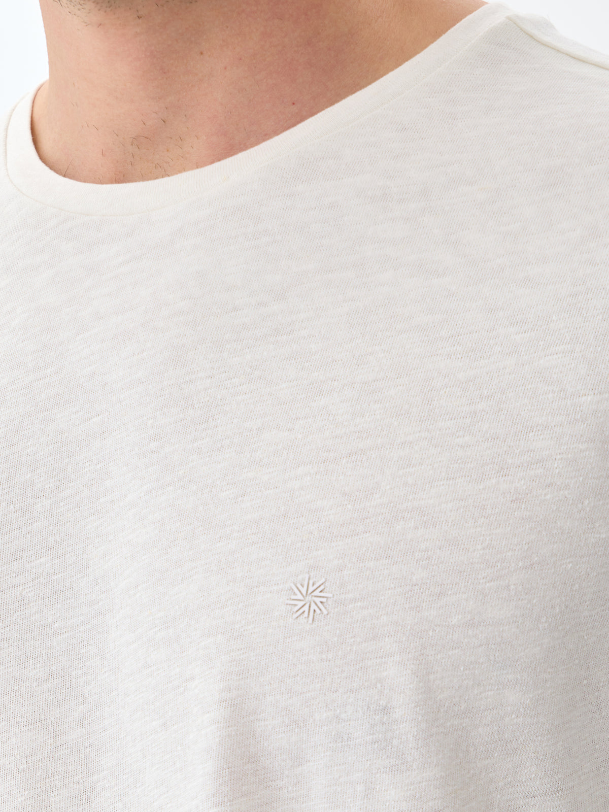 #renk_subtle white