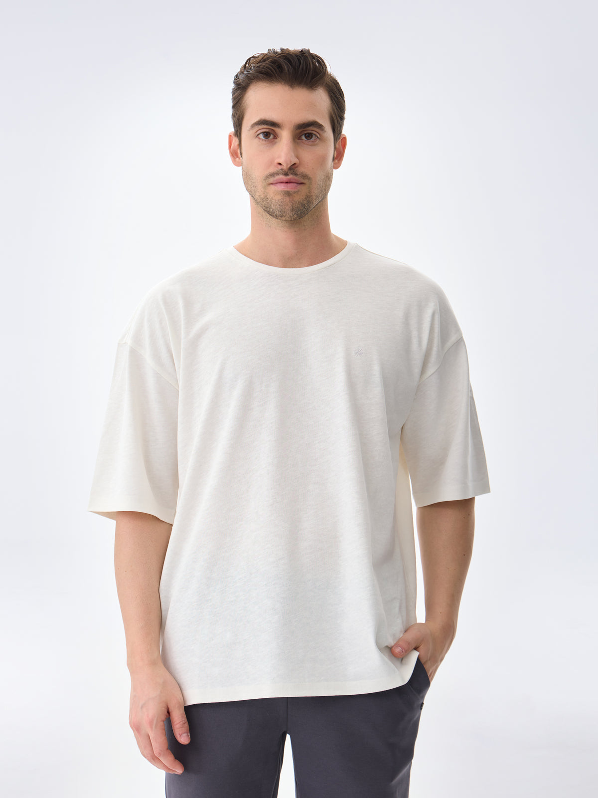 #renk_subtle white