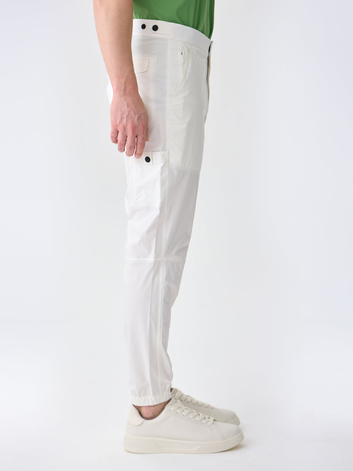 #renk_subtle white