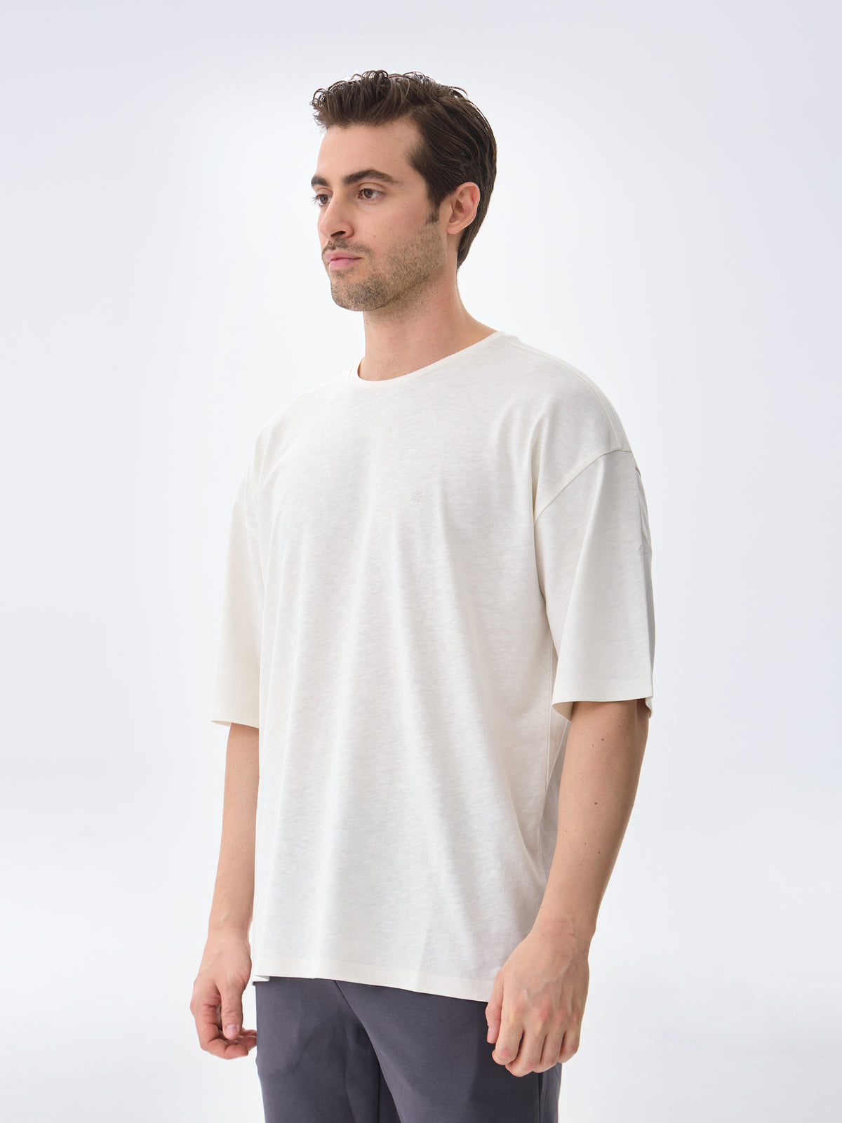 #renk_subtle white